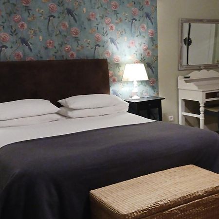 Le Voltaire Bed & Breakfast Airvault Bagian luar foto