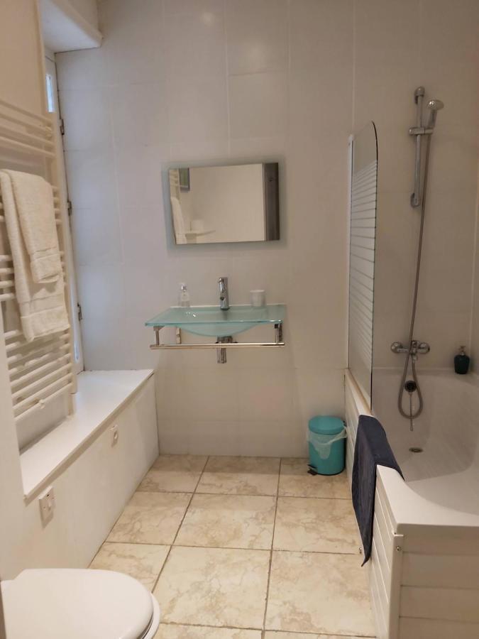 Le Voltaire Bed & Breakfast Airvault Bagian luar foto