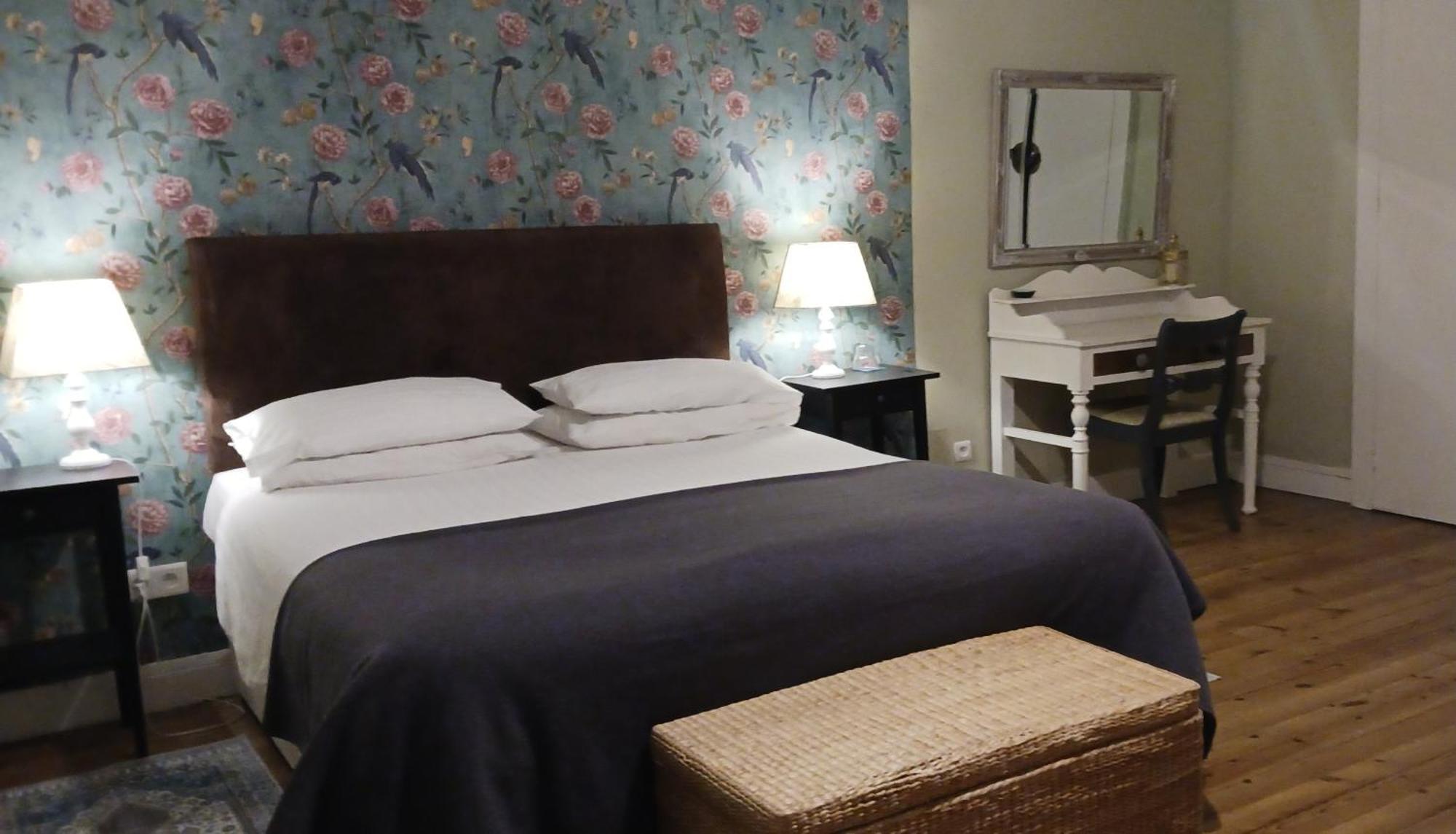 Le Voltaire Bed & Breakfast Airvault Bagian luar foto