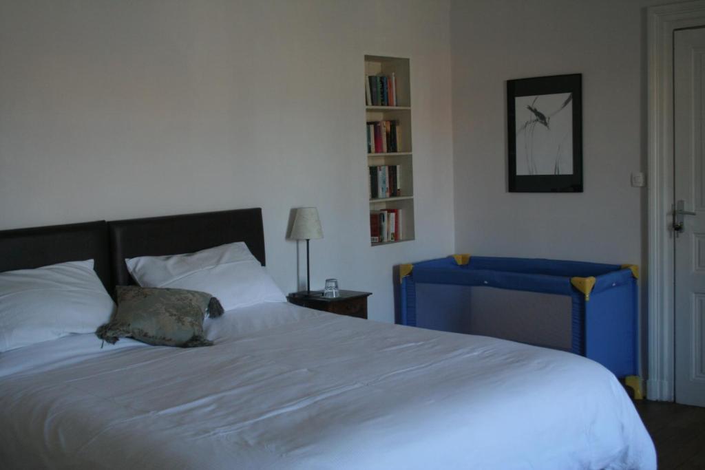 Le Voltaire Bed & Breakfast Airvault Ruang foto