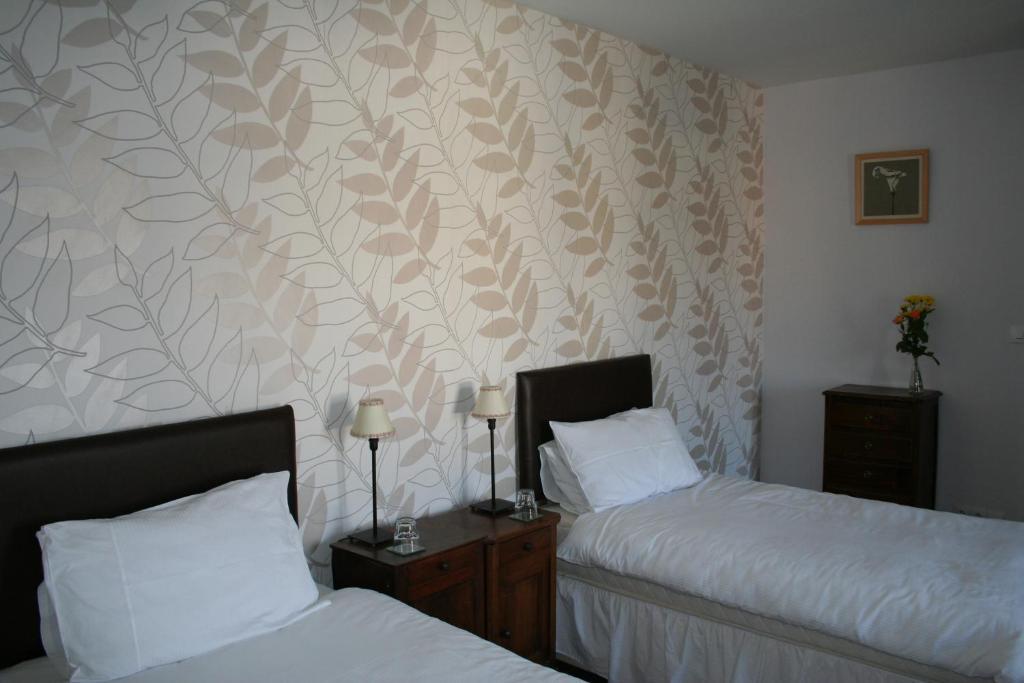 Le Voltaire Bed & Breakfast Airvault Ruang foto