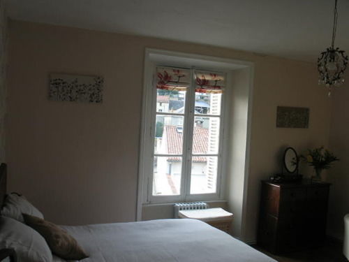 Le Voltaire Bed & Breakfast Airvault Bagian luar foto