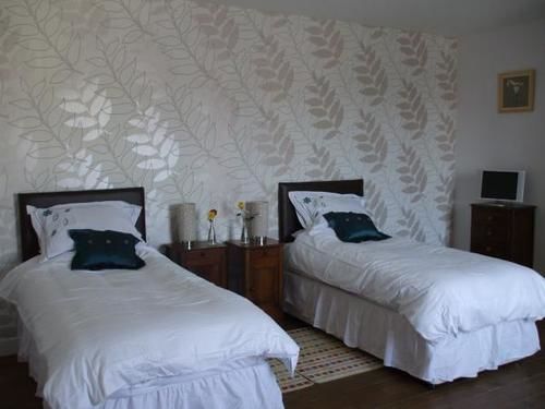 Le Voltaire Bed & Breakfast Airvault Bagian luar foto