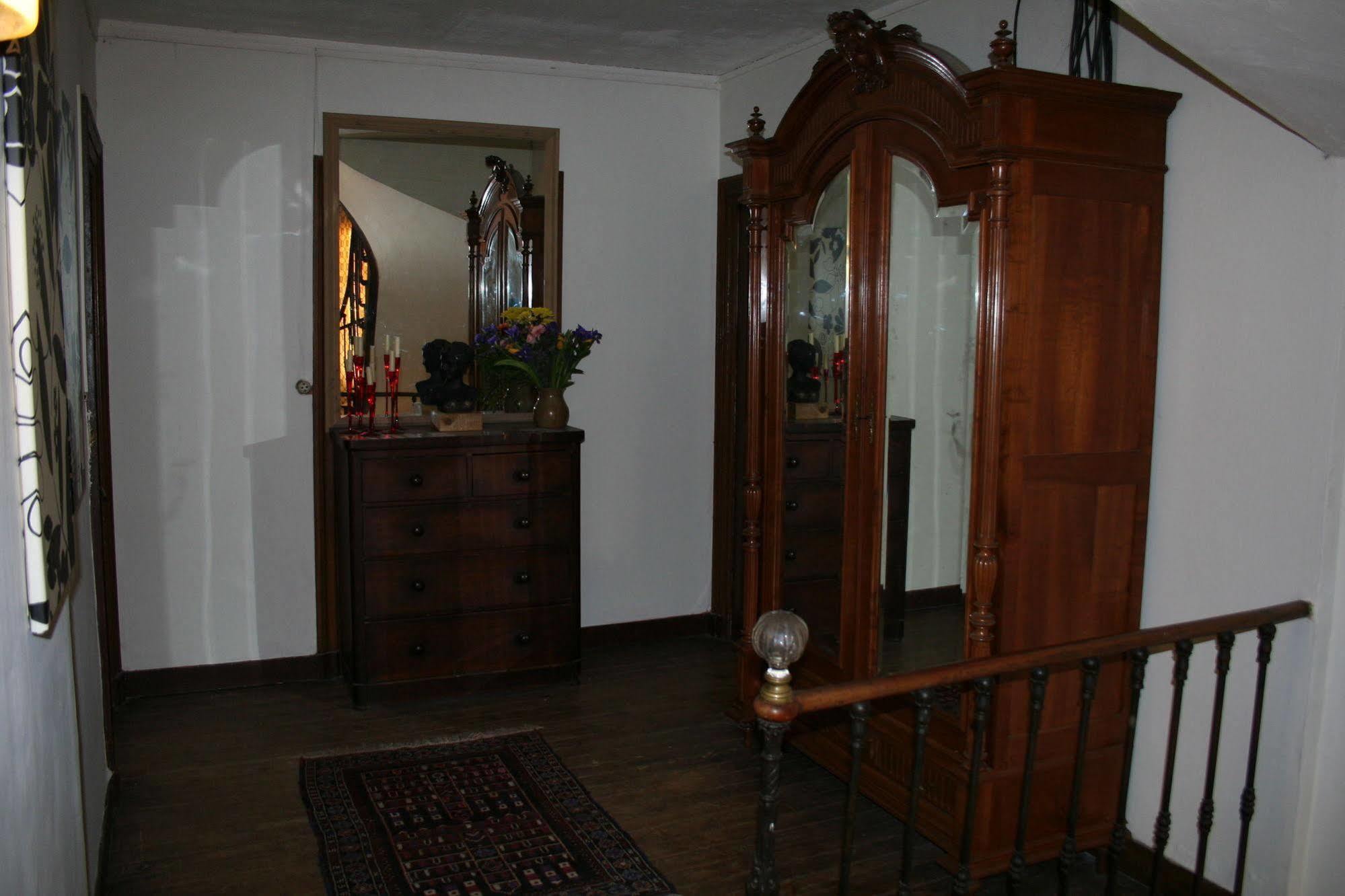 Le Voltaire Bed & Breakfast Airvault Bagian luar foto